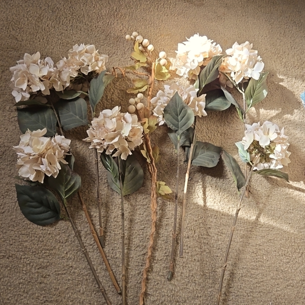 Hydrangea (8) and wh grape (2) Artificial
